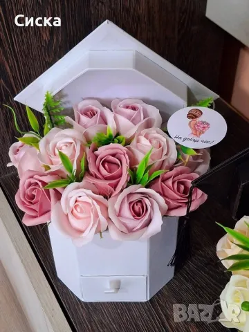 Тематични букети за абитуриентски бал и дипломиране със сапунени цветя, снимка 13 - Подаръци за жени - 50042028