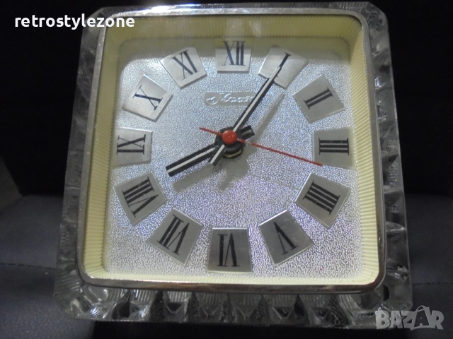 № 8297 Стар настолен часовник „Маяк“   , снимка 2 - Други ценни предмети - 51949309