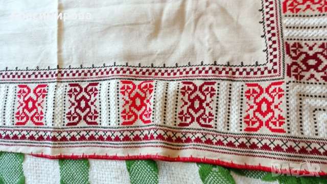 Ръчно бродирана покривка 130см/120см, снимка 3 - Покривки за маси - 52238076