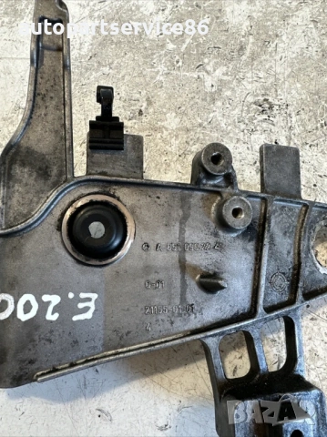 Стойка/конзола за закрепване за Mercedes W212 2.2 CDI 136Hp (2012) A6510902241, снимка 2 - Части - 53970664