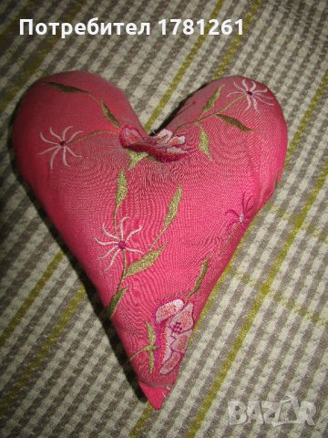 Декоративна възглавничка сърце с цветя, снимка 3 - Декорация за дома - 30378510