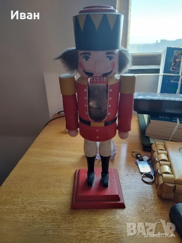 ЛЕШНИКОТРОШАЧКА - ДЪРВЕНА ФИГУРА