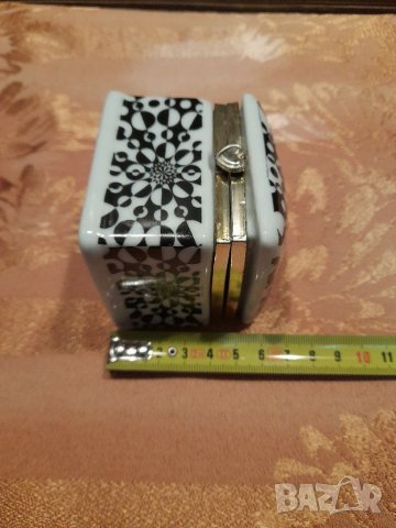 Стара порцеланова кутийка , снимка 13 - Антикварни и старинни предмети - 30991325