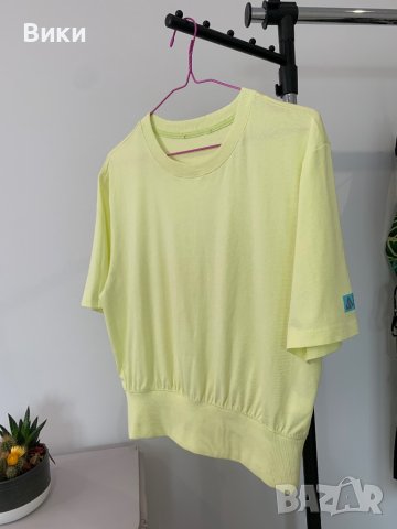 Дамска тениска в размер M-L, снимка 3 - Тениски - 44356896