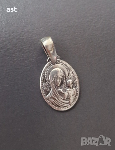 Сребърен медальон Богородица с младенеца