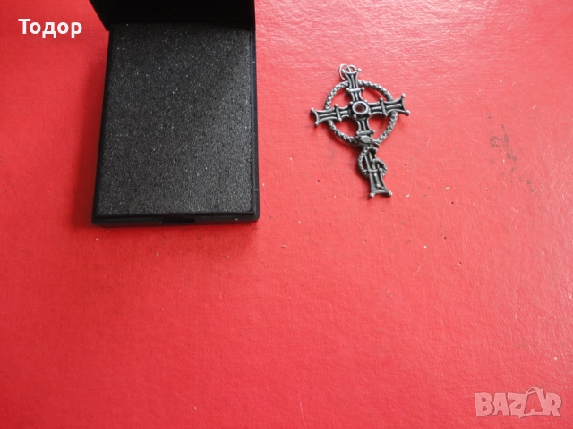 Страхотен кръст на Свети Колумби Кръст от калай 