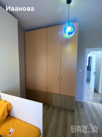 Четирикрилен гардероб с надстройка 180 см ширина, 58 см дълбочина