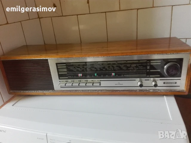  Радио GRUNDIG RF-150,уокмен Tevion и аудио касети.