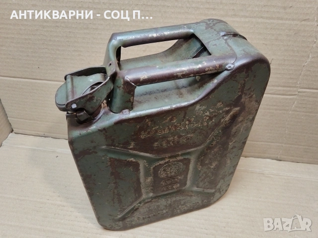 Стара Соц Метална Немска Туба За Гориво / 5 Литра. / KRAFTSTOFF. / НОМЕР 1774., снимка 2 - Антикварни и старинни предмети - 54001945