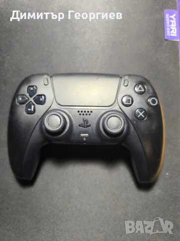 Черен PS5 контролер реновиран като нов