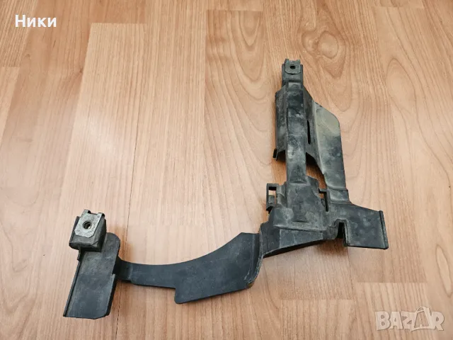 Държач за ляв фар BMW 3 e46