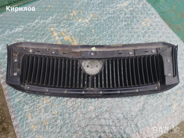 Оригинална решетка на преден капак за Skoda Superb I (2001 -2008), снимка 3 - Части - 53636645