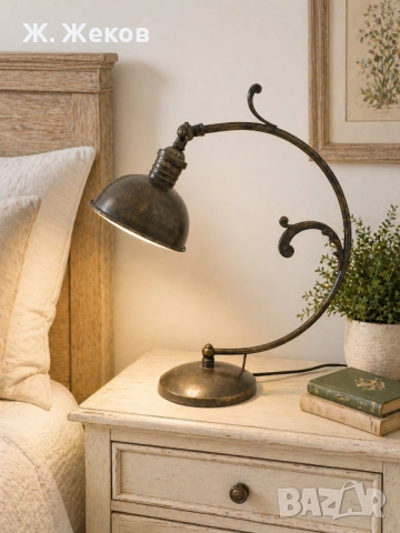 Дизайнерска настолна лампа