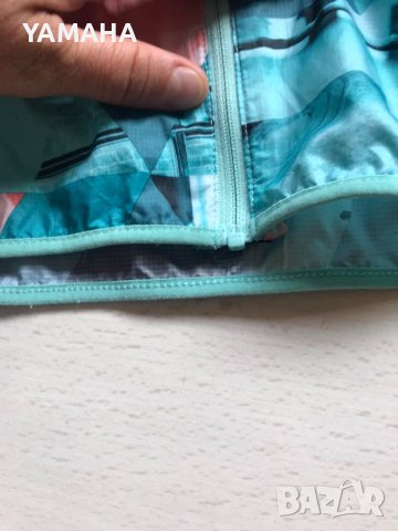 Reebok  Дамска Ветровка  М, снимка 3 - Спортни екипи - 42024955