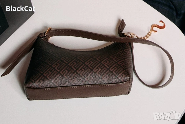 Малка Чанта В Кафяв Цвят, снимка 2 - Чанти - 53127064
