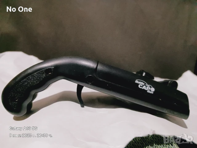 Продавам отварачка-пистолет (пластмасов)за бирени бутилки (капачки) 