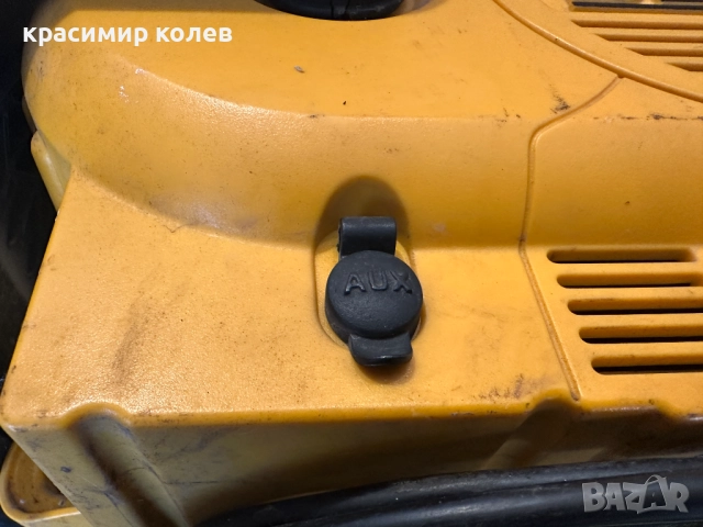 строително радио "DEWALT DC011", снимка 10 - Радиокасетофони, транзистори - 52796673