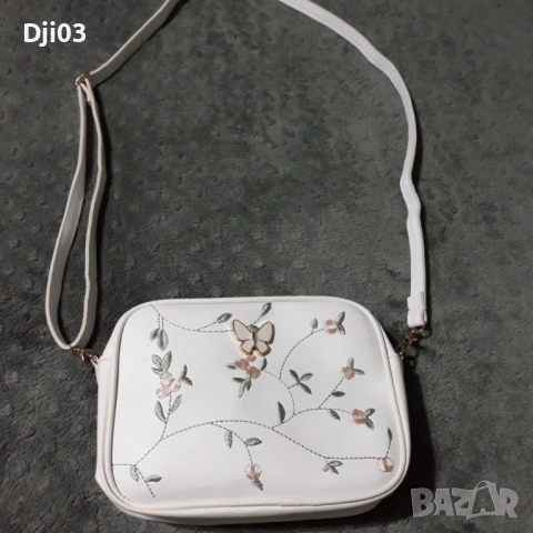Бяла Чанта с бродерия, снимка 2 - Чанти - 54319419