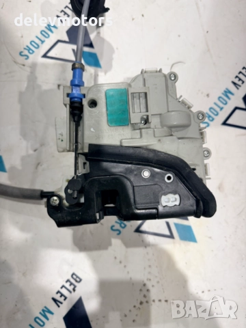 8X1837016C брава за предна дясна врата с 5 пина от Audi A3 1.0 TFSI, двигател CHZ, снимка 3 - Части - 52691799