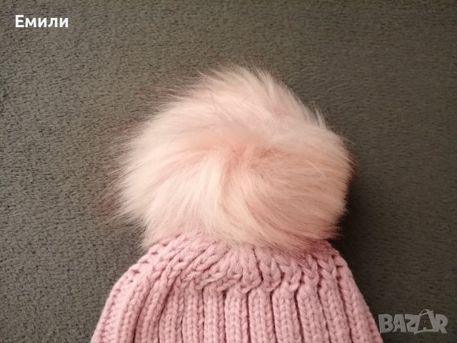 Дамска зимна плетена шапка с помпон и бродерия сърце с надпис "in the mood" в розов цвят , снимка 7 - Шапки - 42473861