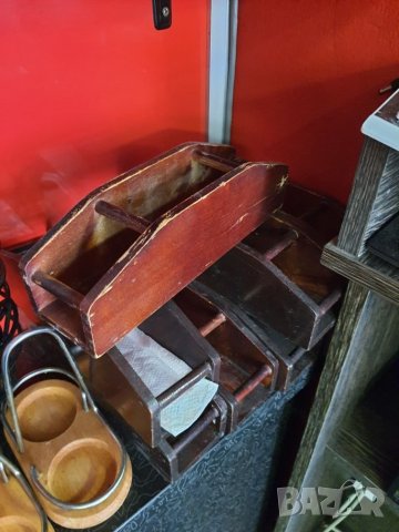 Поставка за оливерник и солници