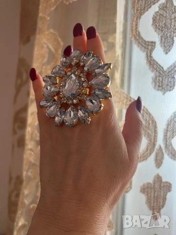 Красив масивен пръстен с кристали