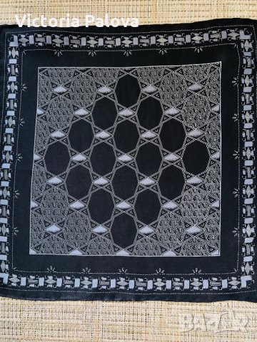 Малък копринен шал Italy,hand made, снимка 1 - Шалове - 29839331