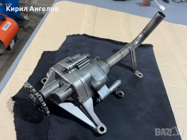 Маслена помпа за Mercedes C-class W203 2.2 CDI, снимка 2 - Части - 53898475