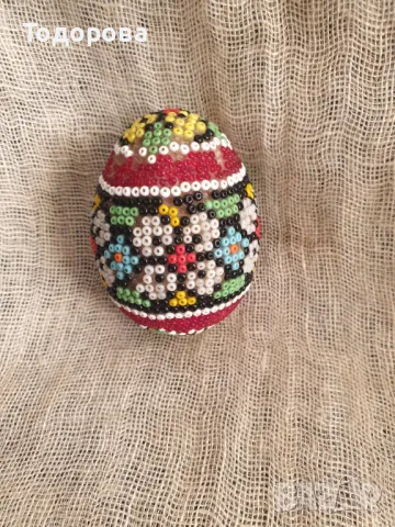 Декоративно яйце облепено с цветна мъниста, снимка 3 - Антикварни и старинни предмети - 48741837