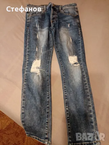 Мъжки светло сини дънки с накъсвания