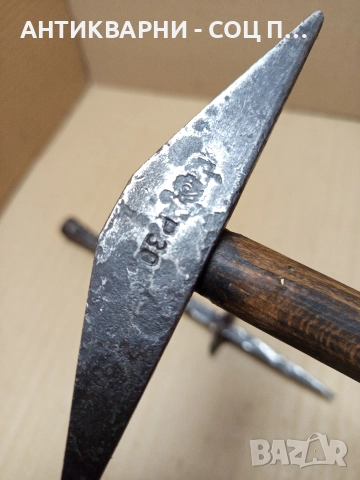 Комплект Соц Стари Ръчно Ковани Наковалня С Чук За Клепане На Коси. , снимка 3 - Антикварни и старинни предмети - 52618943