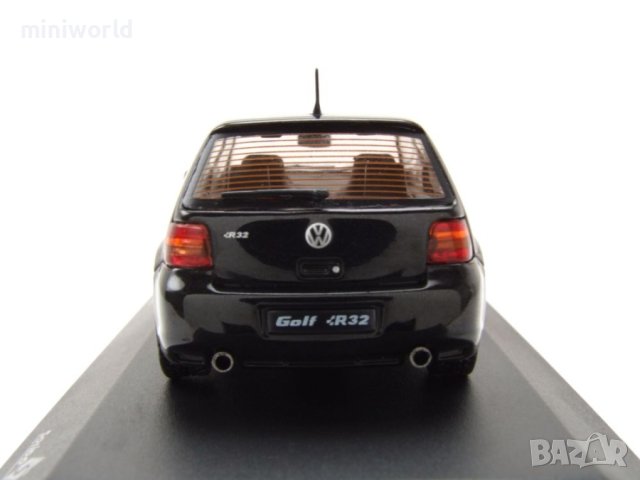 VW Golf 4 R32 2003 - мащаб 1:43 на Solido моделът е нов в PVC дисплей-кейс, снимка 6 - Колекции - 44474866