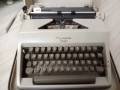 Германска пишеща машина OLYMPIA 1968 г., снимка 2