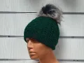 Нова дамска плетена шапка с помпон/пух в зелен цвят, снимка 5