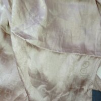 Fendi голям копринен шал, снимка 2 - Шалове - 31926845