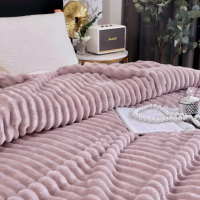 Поларено одеяло - Розово 200x230, снимка 4 - Олекотени завивки и одеяла - 44810202
