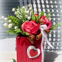 Момини сълзи и рози в квадратна кашпа, снимка 1 - Подаръци за рожден ден - 23987967