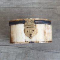 Стара кутия за бижута от кост, снимка 3 - Антикварни и старинни предмети - 42570104