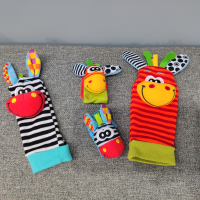 Бебешки гривни дрънкалки и чорапи чисто нови, снимка 3 - Дрънкалки и чесалки - 44734984