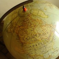 Продавам рядьк американски  географски глобус от 1950-те., снимка 3 - Други - 31007322