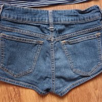 Къси дънки H&M р-р 34, снимка 2 - Детски панталони и дънки - 29492687