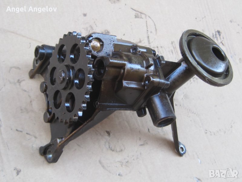 Маслена помпа 032115109 B Голф 3 Поло 1,4 1,6 VW Golf 3 1,4 1,6, снимка 1