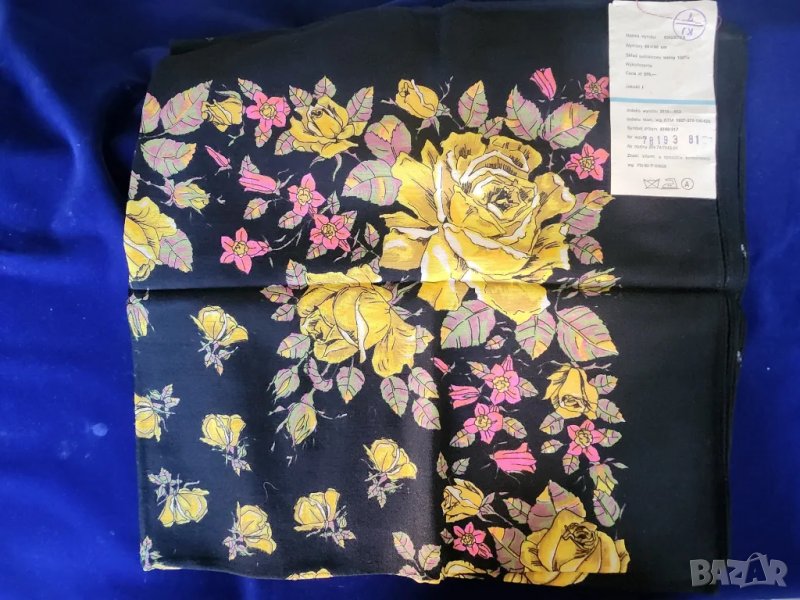 вълнен шал , размер 80х80 см, от Полша, нов, неносен, снимка 1