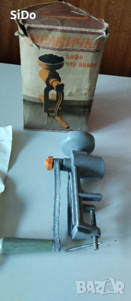 Ръчна Мелничка за кафе,чер пипер ръчна БГ от 1982г, снимка 1