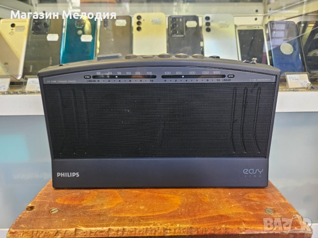 Радио Philips AE 2300/00 В перфектно техническо и много добро визуално състояние.