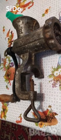 Лот 2 чугунени ръчни месомелачки малка и голяма, снимка 4 - Месомелачки - 50578375