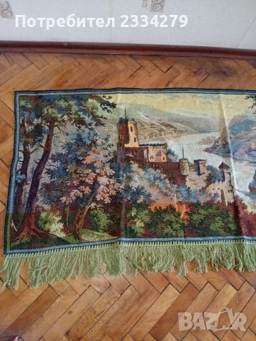 Стар гоблен поставен в остъклена дървена рамка и старинен кавьор за стена., снимка 7 - Гоблени - 54108978