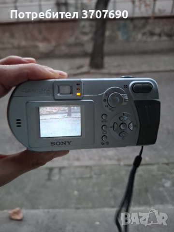 Компактен дигитален фотоапарат SONY CYBERSHOT P52, снимка 5 - Фотоапарати - 52315141