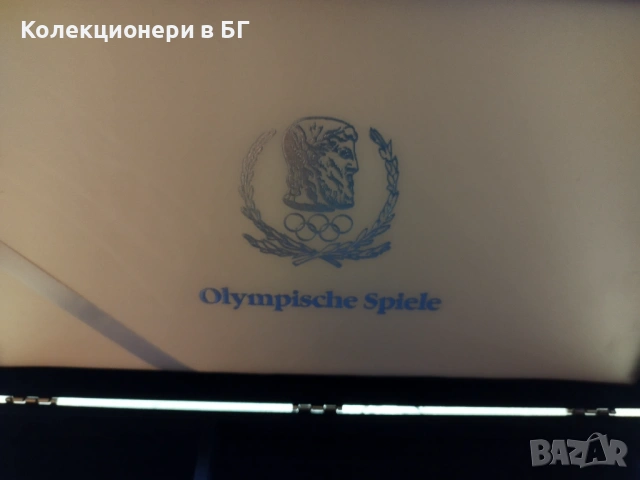 ГОЛЯМА ВЕЛУРЕНА КУТИЯ  ЗА СЪХРАНЕНИЕ НА МОНЕТИ, снимка 4 - Нумизматика и бонистика - 53921517