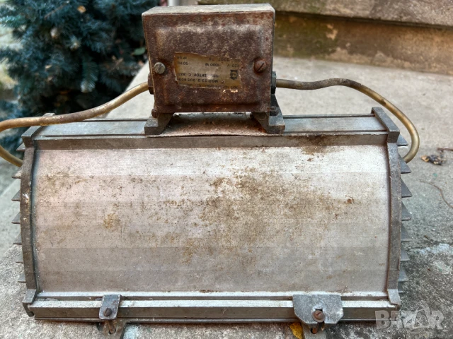 Голям алуминиев прожектор 1000 W, снимка 3 - Антикварни и старинни предмети - 50924881